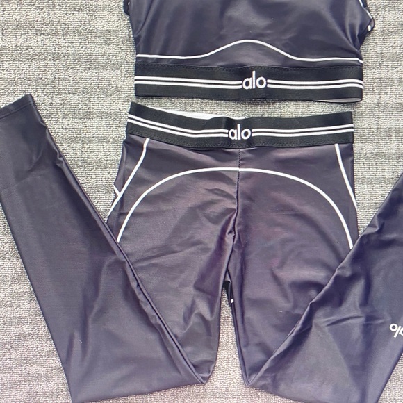 ALO Yoga Black and White Leggings Set - Picture 2 of 6